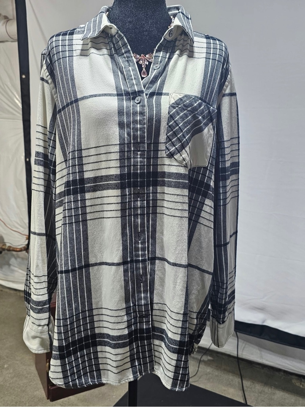 #412 Banana Republic Soft Wash Oversized Plaid Flannel Shirt – Black & Cream M